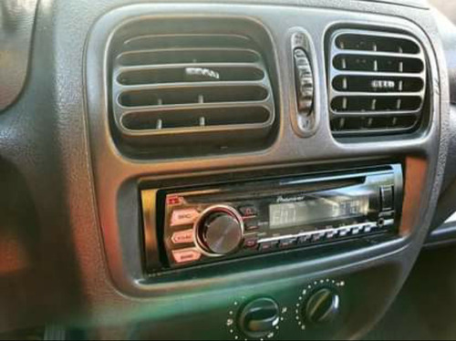 Imagem 13 de 15 de Renault Clio 2014 1.0 16v Authentique Hi-power 3p