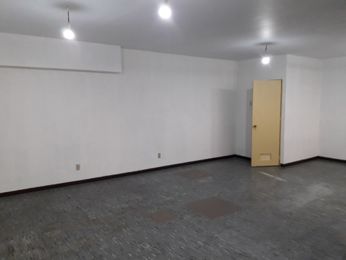 Amplio Local En Planta Libre En Galería 2° Nivel
