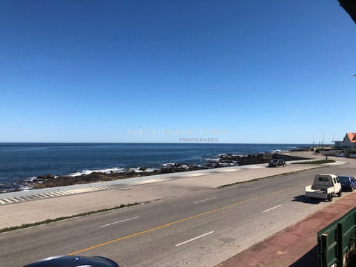 Casa En Venta De 4 Dormitorios Frente Al Mar En Península, Punta Del Este.