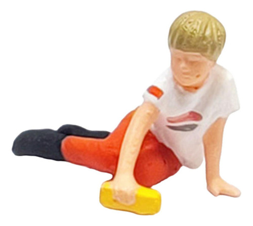 1:64 Niño Con Un Coche De Juguete Camisa Blanca