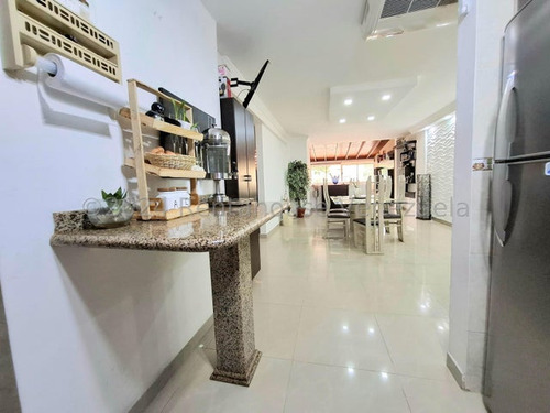 En La Avenida Caracas Principal Del Limon Apartamento Moderno En Venta En Piso Bajo Maracay 24-28983 Holder