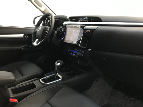 Imagen 11 de 22 de Toyota Hilux 2.8 Srx Srv Dx Sr 4x2 4x4 At Mt Amarok V6
