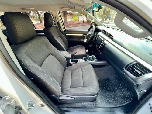 Imagen 8 de 10 de Toyota Hilux 2.8 C/d 4x4 Tdi Sr 177cv 2018