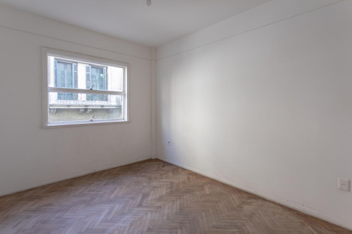 Venta Apartamento De Un (1) Dormorio Con Renta. Ciudad Vieja. Renta Anual 7%