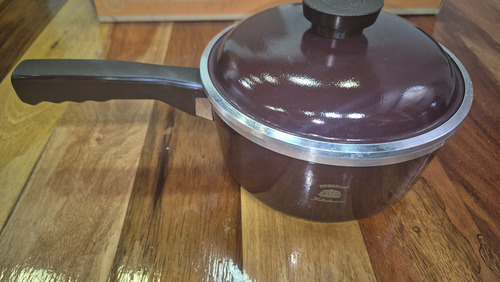 Olla Cacerola Essen Bordó (Usado)