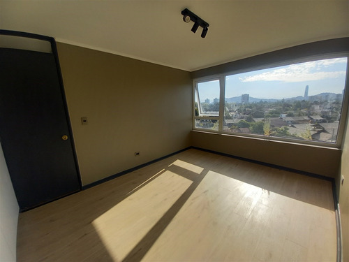 Departamento En Venta De 2 Dorm. Completamente Remodelado