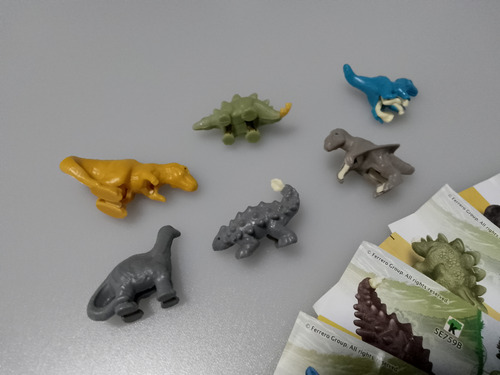 Kit Lote 6 Peças Jurassic World Kinder Joy Bonecos