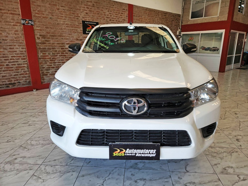 Imagen 21 de 25 de Toyota Hilux 2.4 Cd Dx 150cv 4x2 2017