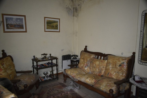 Imagen 5 de 11 de Permuta - Casa De 3 Ambientes En Venta - Castelar Sur