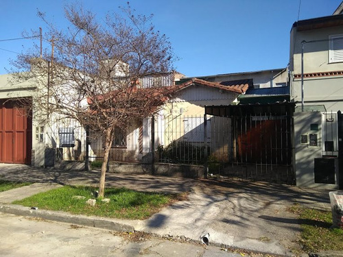 Casa En Venta En Caseros