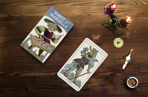 Tarot Marsella Español + Tapete + Morral Mod Zodiacal Vino