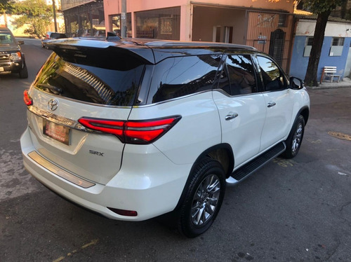 Imagem 3 de 9 de Toyota Sw4 2.8 Tdi Srx 7l Auto 4x4 4wd 2021/2021
