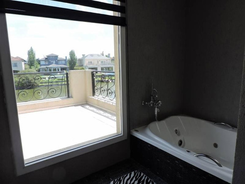 Junio/19 C/renta Casa Al Lago En Las Glorietas 5 Dormitorios Dep C/ Renta