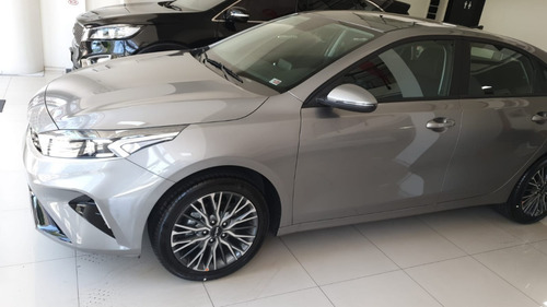 Imagen 2 de 12 de Kia Cerato 2.0