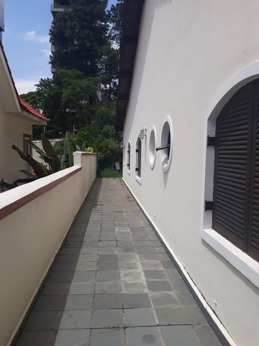 Casa Alphaville 01 - Venda - 640 M2 Sendo 410 M2 Construída 4 Quartos Sendo Suítes Living Com Espaço Amplo E Lareira - Cncr0011