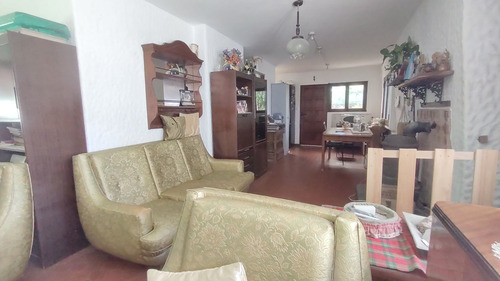 Casa 6 Amb. En Barrio El Cortijo, Malvinas Arg.