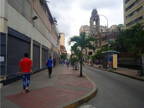 Se Vende Local Comercial A Pie De Calle En Quinta Crespo.