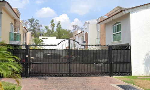 Casa Con Excelente Ubicación En Bosques De La Victoria, Col. El Faro, Guadaajara Jal. Arf