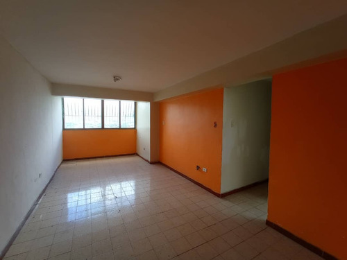 Seleny Vende Apartamento Para Remodelar En Valencia Naguanagua Res El Mirador 
