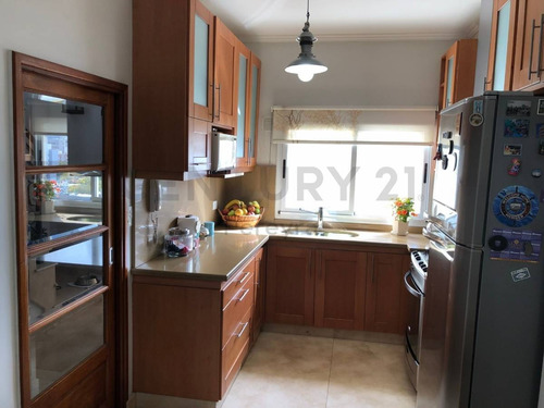 Imagen 18 de 30 de 58 Entre 12 Y 13. Penthouse 5 Dormitorios En Venta, La Plata.-