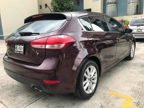 Imagen 5 de 14 de Kia Forte 2.0 Hb Ex At 2018