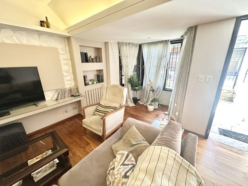 Venta De Hermosa Casa En Parque Chacabuco