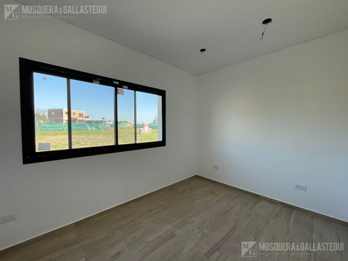 Casa En Venta En Barrio Santa Elisa - Pilar Del Este