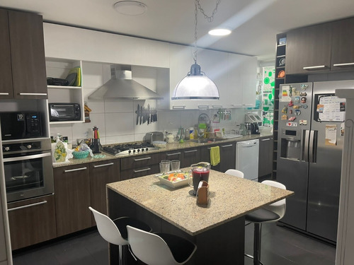 Se Vende Lindo Depto. Excelente Ubicación De Vitacura