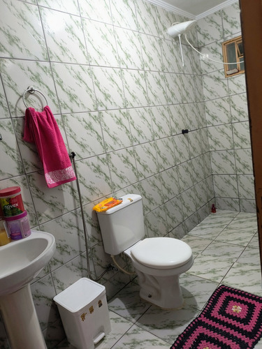 Casa Com Piscina E Barracão No Fundo