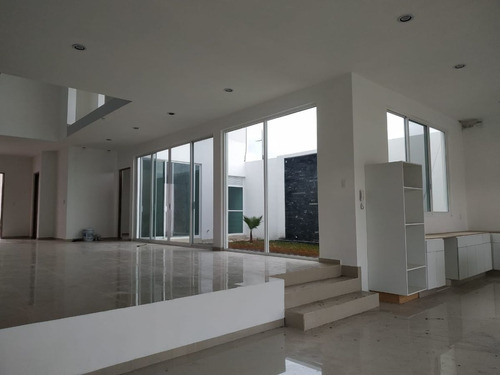 Preciosa Residencia En Lomas De Juriquilla, 0ficina, Doble A