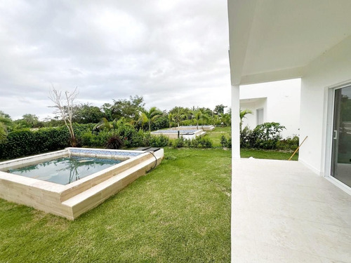 Casa En Venta En Vista Cana, Punta Cana, 130m2