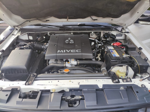 Imagem 14 de 15 de Pajero Hpe 3.8 3 Portas 2011 Excelente Estado, Ipva 22 Pago