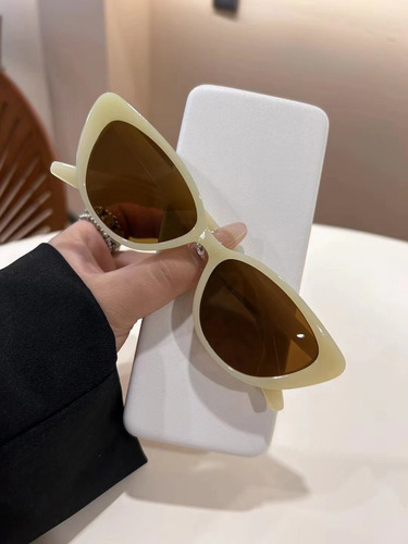 1pcs Gafas De Sol Cat Eye Rosa Gafas De Sol Netflix Retro