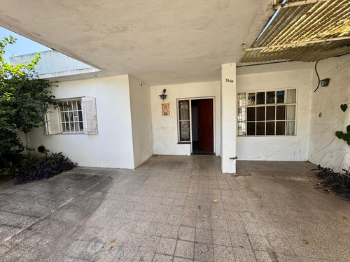 French Al 7600 - Venta De Casa 4 Dormitorios En Fisherton
