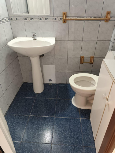 Arriendo Excelente Oficina 50 M2 En Compañía Con Teatinos