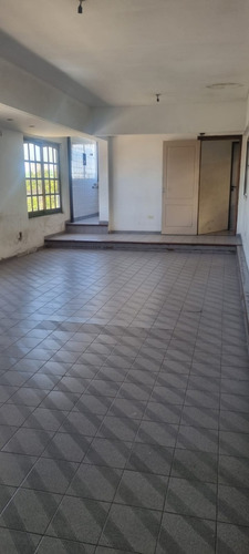 Galpon En Alquiler De 437 M2 - Puente Grúa - + 157 M2 Descubierto + Oficinas - Wilde