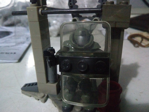 Call Of Duty Mega Bloks Juggernaut + Una Figura (Usado)