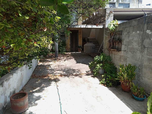 Casa De 9 Dormitorios, En Venta, Sobre La Avenida Alemán