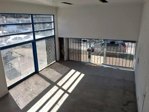 Locales En Venta En Campana Centro. Ideal Inversores. Gran Terreno Para Desarrollo