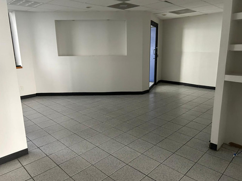 Renta De Oficinas En Lomas Verdes A $300.00 M2, Naucalpan De Juarez, Estado De Mexico.