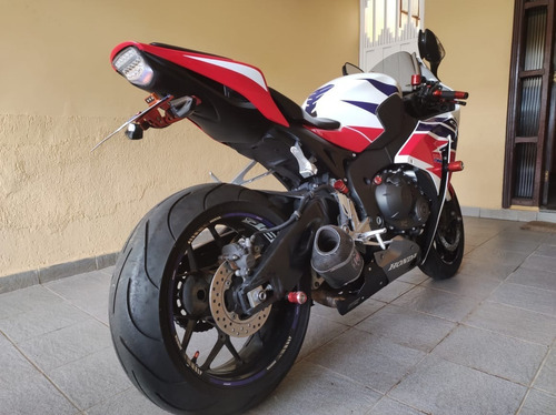 Imagem 4 de 8 de Honda Cbr 1000 Rr 2014 Com Escape Yoshimura Apenas 16500 Km