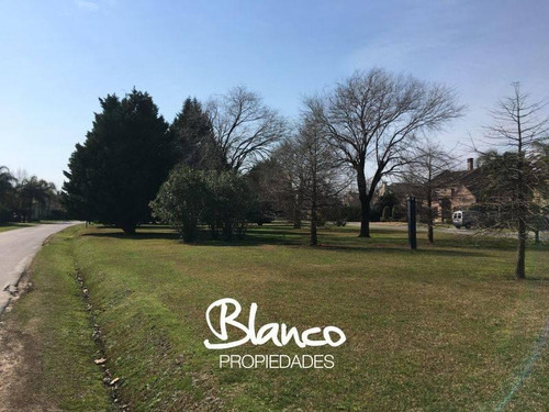 Muy Linda Casa Dentro Del Barrio Privado La Lomada De Pilar