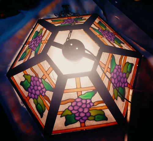 Imagen 3 de 3 de Lampara Vitreaux Estilo Tiffany 6lados Vitro Diseño Colgante
