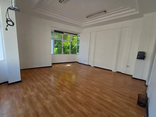 Gran Casona En Céntrica Plaza Parque Italia - Uso Comercial