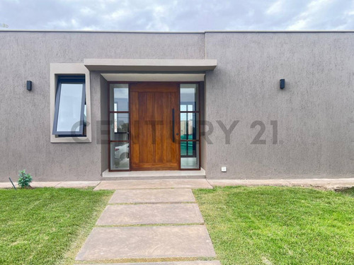 Se Vende Casa En Barrio Privado Lar De Vieytes Ii