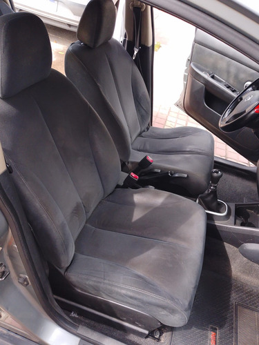 Nissan Tiida 1.8 Visia