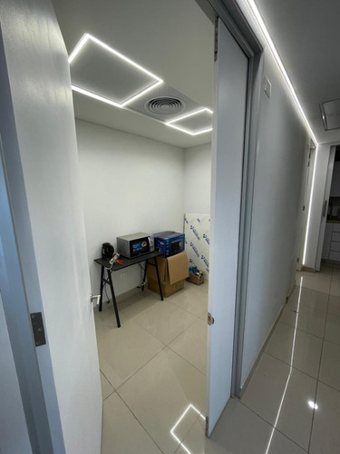 Local Comercial Vacio Y Conversable Si Queda Como Clinica