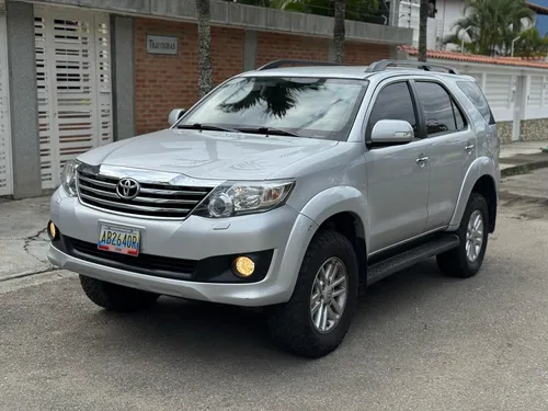 Toyota Fortuner Plateada 2013