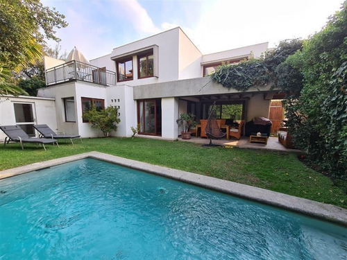 Casa En Venta De 7 Dorm. En Las Condes