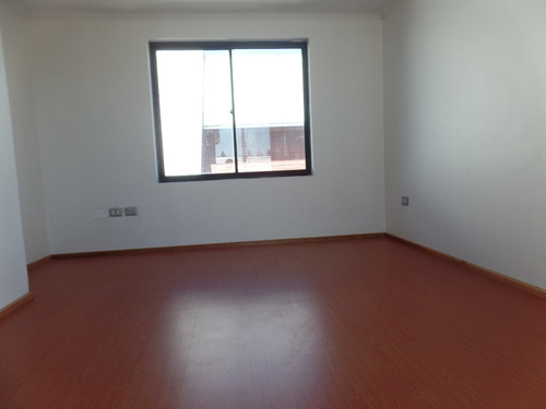 Casa Muy Amplia Para Empresas Y/o Habitacional
